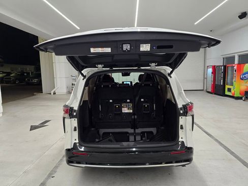 Used 2024 Toyota Sienna Platinum FWD image 45