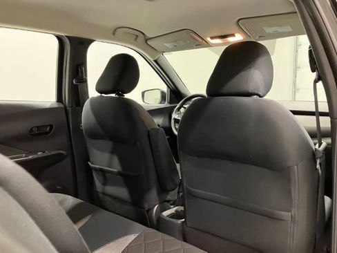 Used 2019 Nissan Kicks S image 39