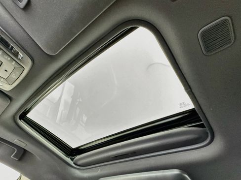 Used 2022 Toyota Sienna Platinum FWD image 23