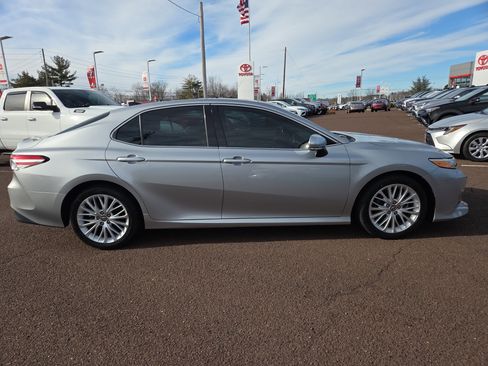 Certified 2020 Toyota Camry XLE image 2