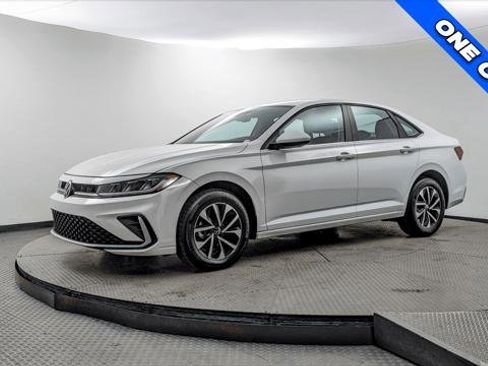 Used 2025 Volkswagen Jetta S image 2