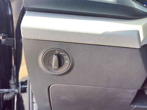 Used 2023 Volkswagen Taos SE image 13