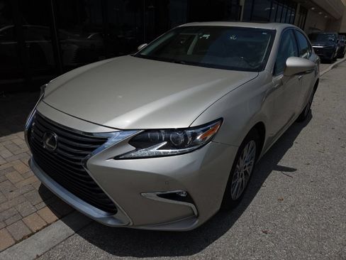 Used 2018 Lexus ES 350 w/ Luxury Package w/Wood Trim FWD image 3