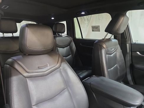 Used 2020 Cadillac XT6 Premium Luxury image 16