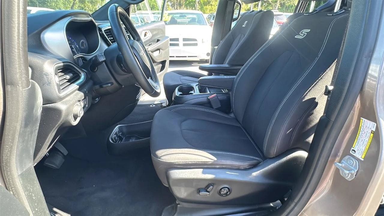 Used 2018 Chrysler Pacifica Touring Plus w/ S Appearance Package FWD image 25