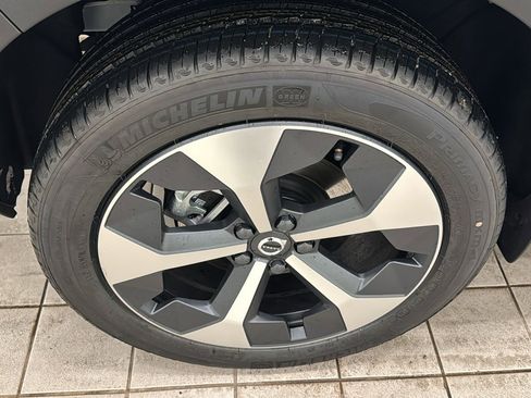 Used 2026 Volvo XC40 B5 Plus w/ Protection Package Premier image 31