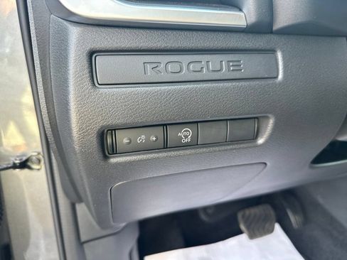Used 2025 Nissan Rogue S FWD image 14