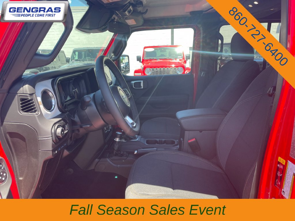 Used 2025 Jeep Wrangler Unlimited Sahara AWD/4WD image 40