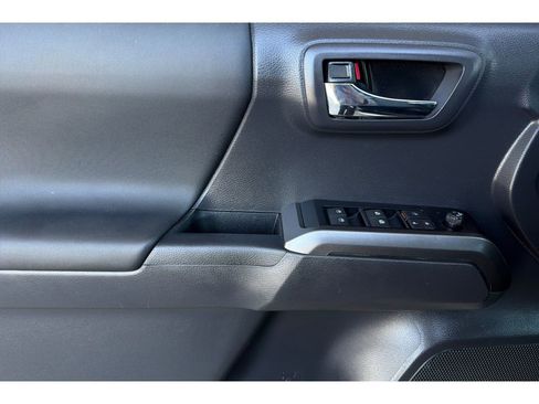 Certified 2023 Toyota Tacoma TRD Off-Road w/ Advanced Technology Package AWD/4WD image 11