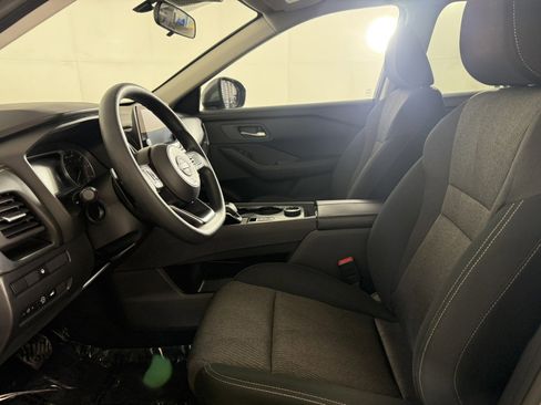 Used 2024 Nissan Rogue SV image 14