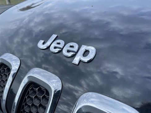 Used 2018 Jeep Cherokee Latitude AWD/4WD image 29