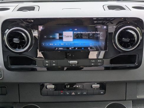 Used 2024 Mercedes-Benz Sprinter 2500 image 21