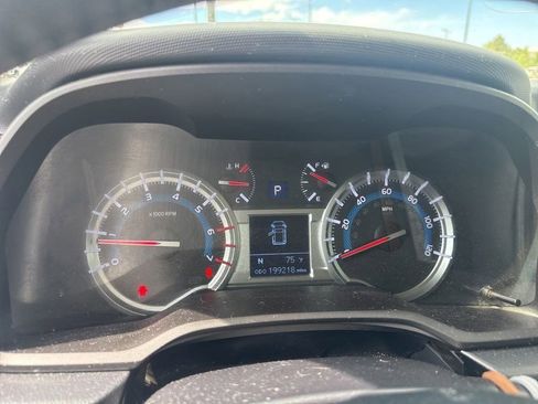 Used 2015 Toyota 4Runner SR5 AWD/4WD image 11