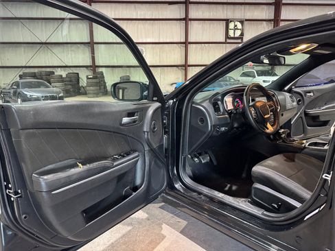 Used 2015 Dodge Charger SXT image 12
