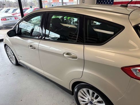 Used 2017 Ford C-MAX SE image 12