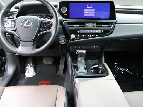 Used 2023 Lexus ES 350 w/ Premium Package FWD image 9