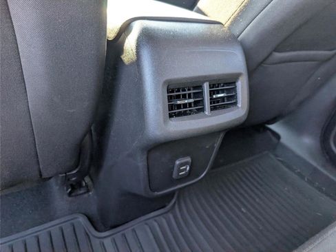 Used 2022 Chevrolet Equinox LT image 29