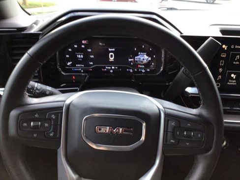 Used 2024 GMC Sierra 1500 SLT image 15