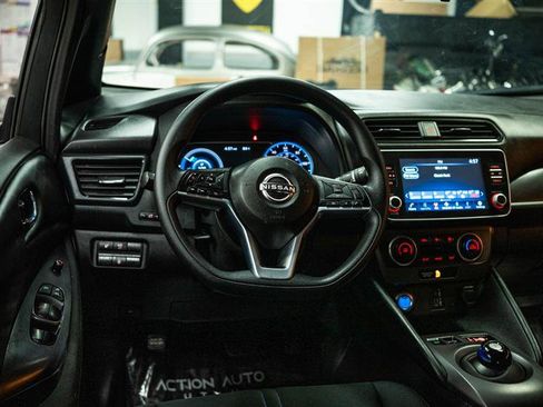 Used 2025 Nissan Leaf S image 14