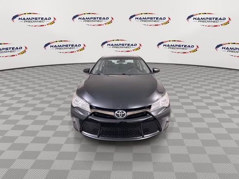 Used 2017 Toyota Camry SE FWD image 3