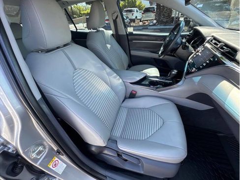 Used 2018 Toyota Camry SE w/ Audio Package FWD image 12