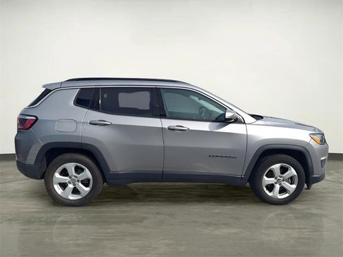 Used 2018 Jeep Compass Latitude image 6