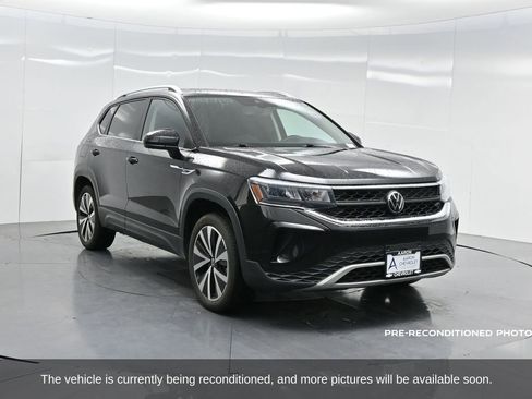 Used 2023 Volkswagen Taos SE w/ Panoramic Sunroof Package image 67