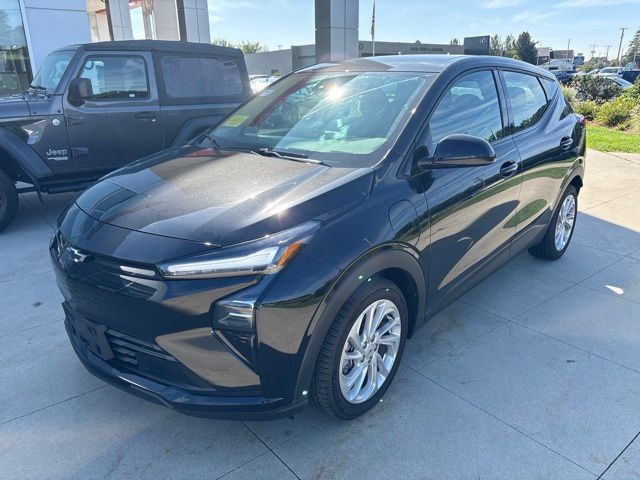 Used 2027 Chevrolet Bolt LT w/ Comfort Package FWD image 3