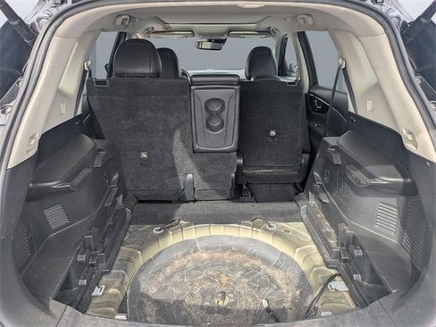 Used 2018 Nissan Rogue SL w/ Premium Package image 12