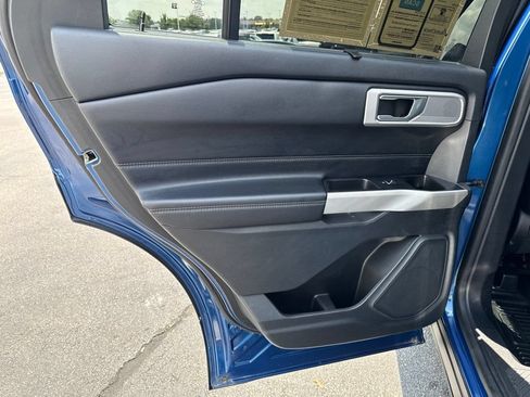 Used 2022 Ford Explorer Limited w/ Equipment Group 301A AWD/4WD image 33