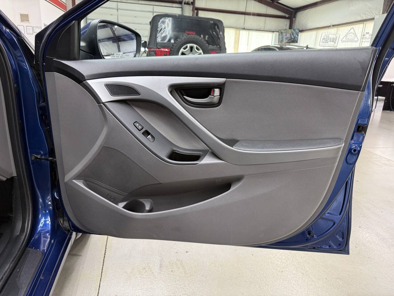Used 2016 Hyundai Elantra SE w/ Option Group 02 FWD image 16