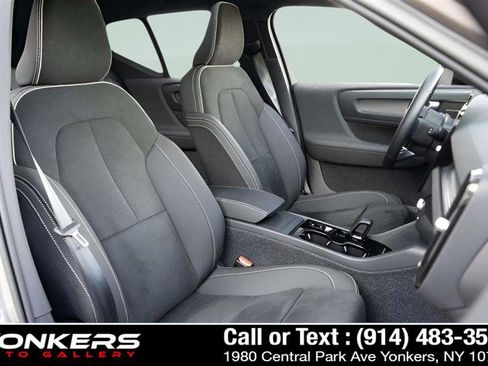 Used 2023 Volvo XC40 B5 Ultimate w/ Protection Package Premier image 19