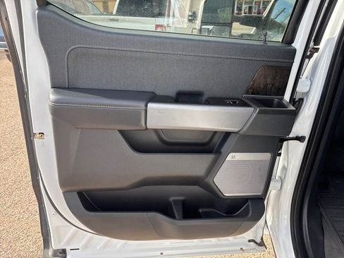 Used 2023 Ford F150 Lariat w/ Trailer Tow Package image 15