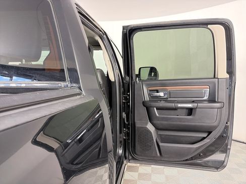 Used 2015 RAM 2500 Laramie w/ Black Appearance Group AWD/4WD image 28