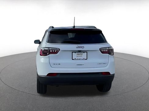 Used 2025 Jeep Compass Limited image 9