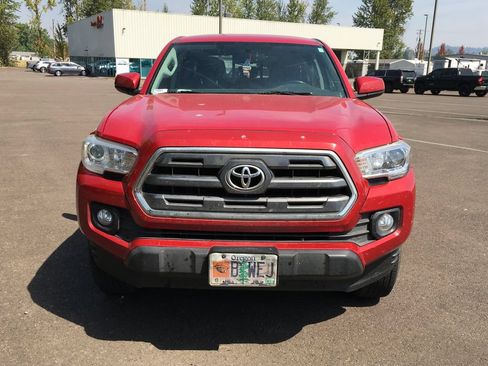Used 2016 Toyota Tacoma SR5 w/ SR5 Appearance Package (SN) RWD image 9