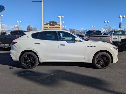 Used 2023 Maserati Levante Modena image 2