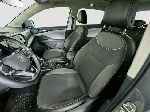 Used 2023 Volkswagen Taos SE w/ Panoramic Sunroof Package FWD image 13