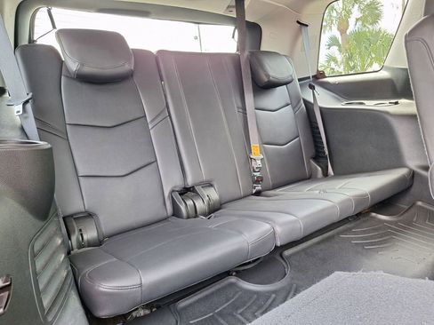 Used 2020 Cadillac Escalade Premium Luxury RWD image 33
