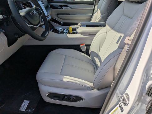 New 2026 Jeep Grand Wagoneer L Limited AWD/4WD image 12