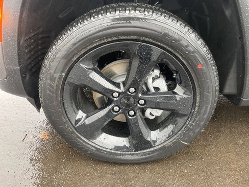 New 2025 Jeep Grand Cherokee Altitude image 10