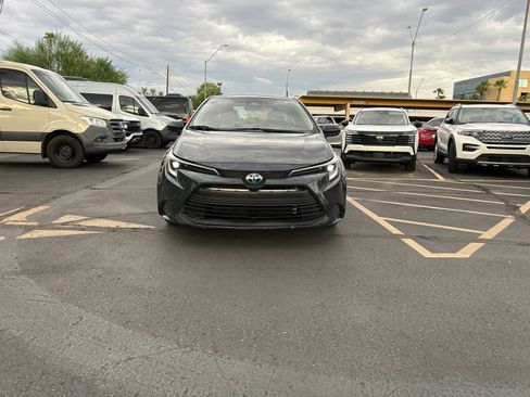 Used 2023 Toyota Corolla LE FWD image 2