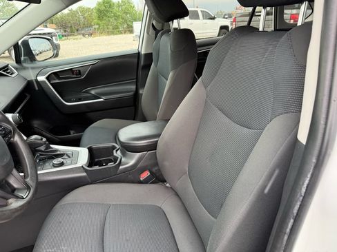 Used 2022 Toyota RAV4 LE AWD/4WD image 31
