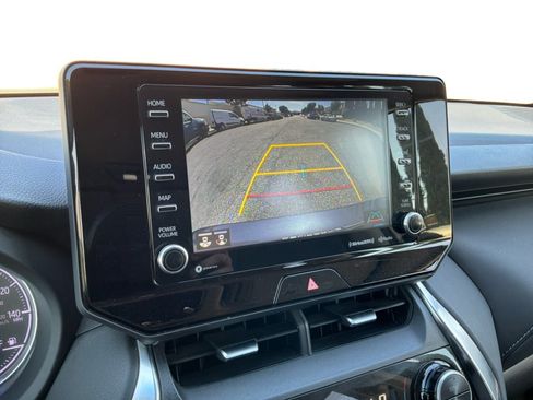 Used 2021 Toyota Venza LE w/ Carpet Mat Package (TMS) AWD/4WD image 13