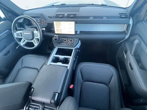 Certified 2025 Land Rover Defender 110 S image 31