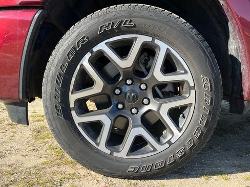 Used 2025 RAM 1500 Laramie AWD/4WD image 9
