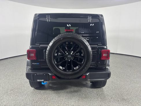Used 2024 Jeep Wrangler Unlimited Sahara w/ Dual Top Group AWD/4WD image 12
