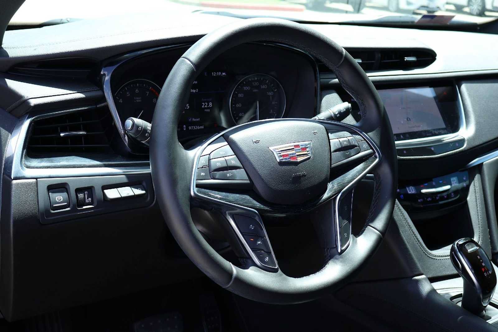 Used 2020 Cadillac XT5 Premium Luxury FWD image 2