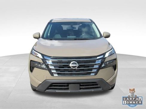 Certified 2025 Nissan Rogue SV FWD image 11