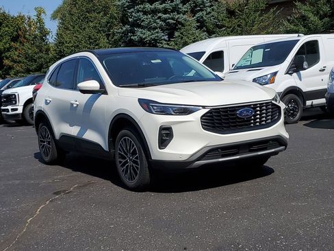 New 2025 Ford Escape SE w/ PHEV Premium Package image 2